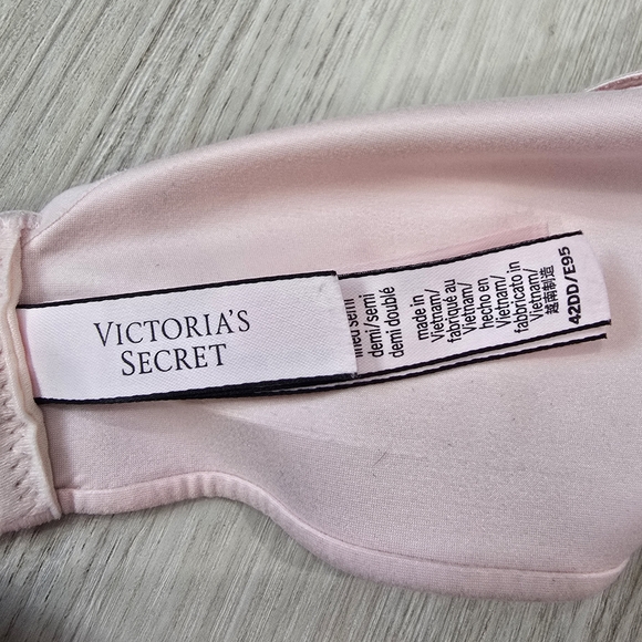 Victoria's Secret Wireless Pink Bra Size 42DD - Picture 3 of 4